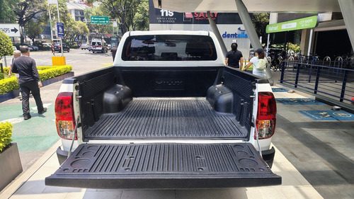 Toyota Hilux 2.7 Cabina Doble Sr Mt