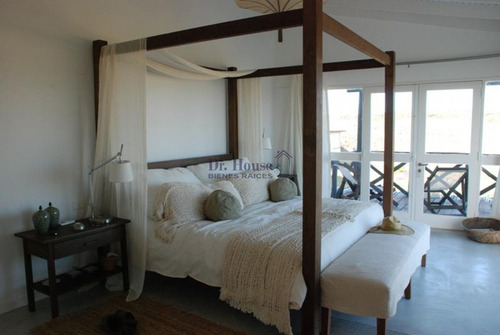 Exclusiva Casa En Las Grutas, Punta Ballena, Frente Al Mar!- Ref: 233