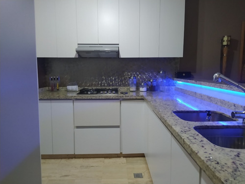 Imagen 2 de 17 de Se Alquila Moderno Town House En Cayo De Agua Equipado
