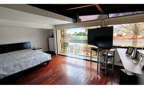 Casa En Venta Urb El Placer 5h/6b/3p Piscina