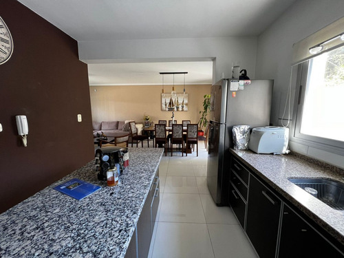 Casa En Venta 4 Amb. C/ Pileta Bº Don Cagiano Ituzaingo