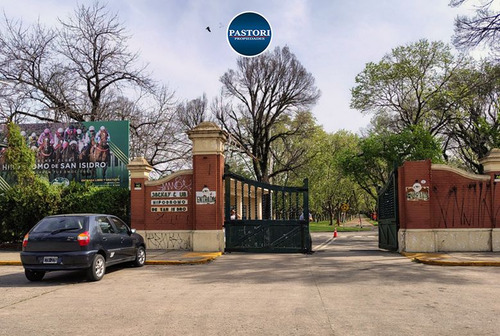 Venta En Block De Vivienda + Local En San Isidro