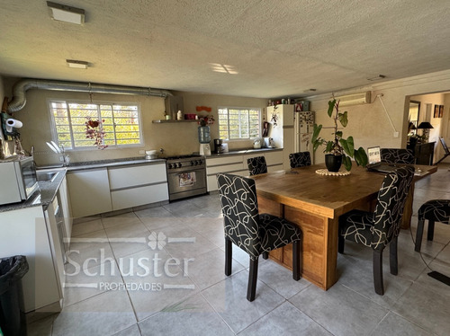 Venta Casa Dos Plantas Piscina Y Quincho Barrio El Trebol - Oportunidad