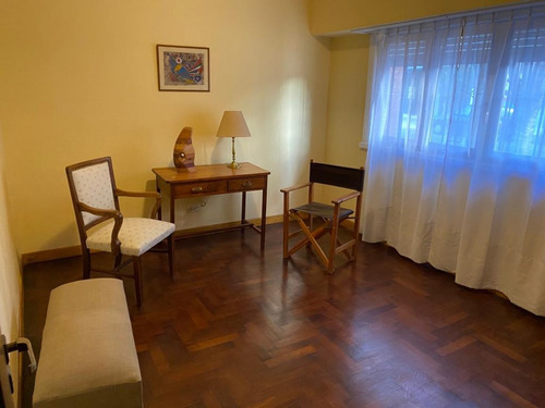 Casa Adaptada Oficina, 6 Despachos. Castelli Y Arenales, Reciclada.