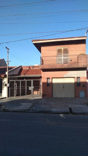 Venta Casa En Los Hornos, Garage, 3 Dorm, 2 Baños,  Escritorio, Jardín