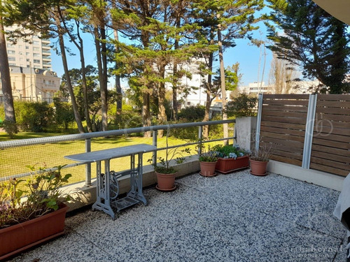 Imagen 1 de 23 de Punta Del Este , Mansa, Apartamento Con Servicios Y Bajos Costos Comunes-- Ref: 54644
