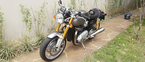 Triumph Thuxton R 1200