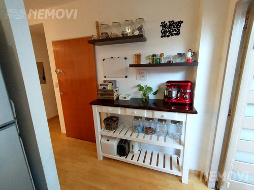 Imagen 3 de 25 de Hermoso 3 Ambientes Al Frente Con Gran Balcón Y Patio. No Paga Expensas!!! - No Te Lo Pierdas.
