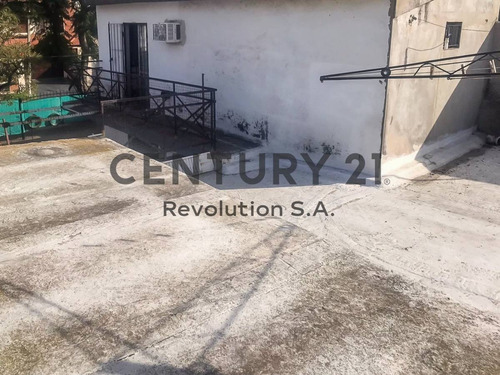 Imagen 12 de 16 de Casa 3 Dormitorios Con Cochera Y Patio En Barrio Residencial