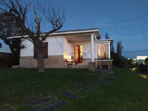 Imagen 9 de 27 de Venta De Casa De 3 Dormitorios En Las Delicias Con Vista Al Mar