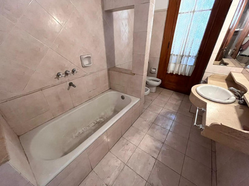 Venta Departamento De Época Con 6 Dormitorios Y 282m2 A Usd 640 Por M2 En Microcentro Rosario