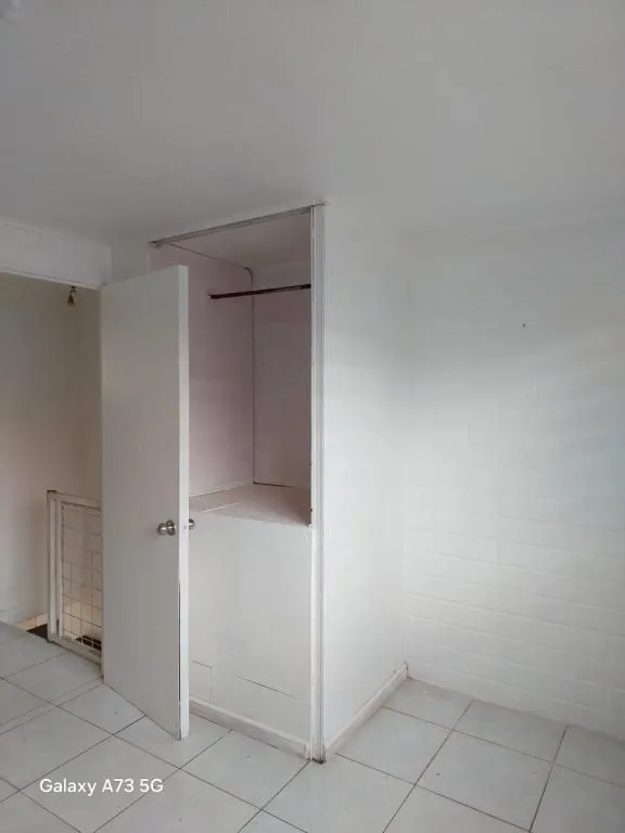 Imagen 4 de 7 de Acogedora Casa De 2 Pisos, 2 Dormitorios, 1 Baño Completo, E