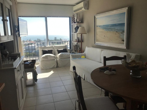 Apartamento En Península 2 Dormitorios Con Vista Al Puerto- Ref: 11653