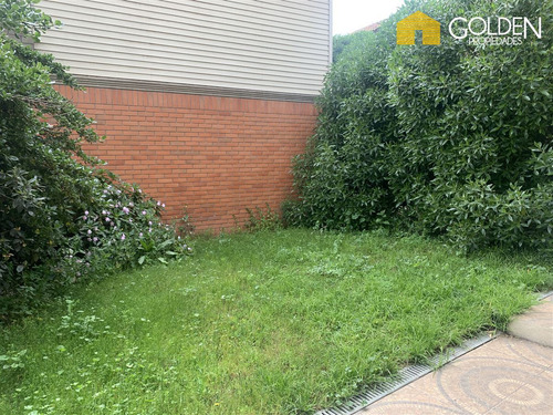 Casa En Venta De 7 Dorm. En Concón