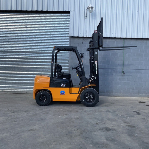 Autoelevador 2500kg 2.5 Toneladas Triple Torre 4.5m