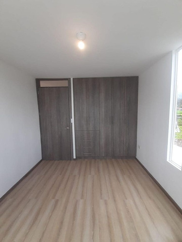 Linda Casa Nueva X Estrenar Esquinera En Ibarra, Se Puede Recibir Carros X Parte De Pago, Sector Muy Seguro Y Tranquilo