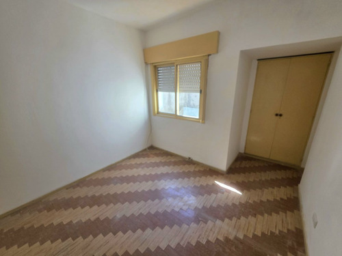 Venta 2 Ambientes Luminoso 1er Piso Caseros Centro