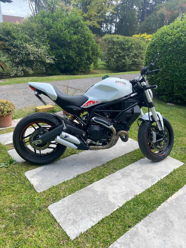 Imagen 1 de 8 de Ducati Monster