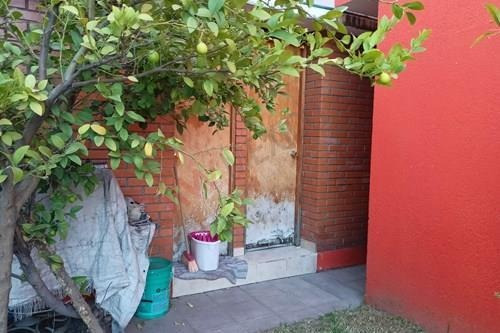 Imagen 7 de 17 de Terreno Bardeado En Real Del Valle, Con Pequeño Departamento Al Fondo.