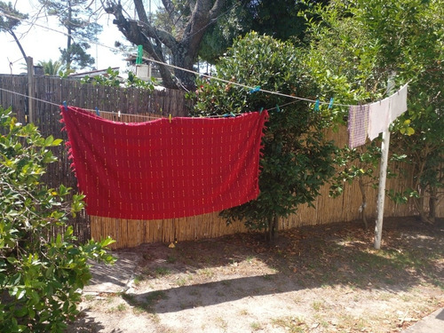 Imagen 12 de 12 de Casa De 2 Dormitorios Arbolada Y Perimetrada Al Sur De Parque Del Plata Bajada 1 (7 Cuadras De La Playa) Con Wifi Y Cable. Pet Frendly