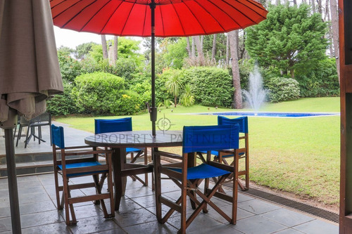Imagen 5 de 15 de Impecable Casa Para Vivir Todo El Año, A Pasos De Punta Shop