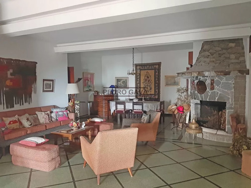 Chalet De Época A La Venta Sobre El Pasaje Superior Piria, Hermosas Vistas