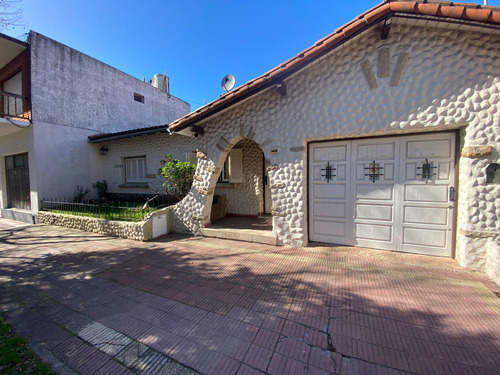 Casa 22 1436 Zona Iv / Miramar