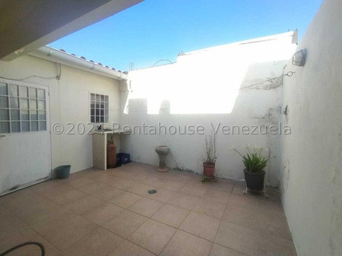 Milagros Inmuebles Casa Venta Cabudare Lara Av Intercomunal Barquisimeto Acarigua Roca Terra Economica Residencial Economico Código Inmobiliaria Rent-a-house 25-5649