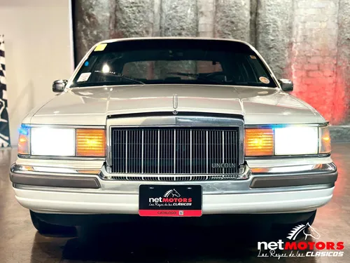 Lincoln Town Car 1990