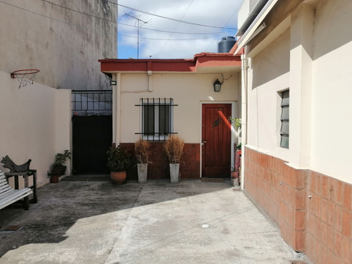 Casa Con Local A 100m. Centro Comercial Y Av. Principal!!!