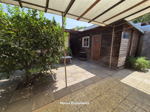 Casa En Venta De 3 Dorm. 1 Baño Con Amplio Patio En Macul