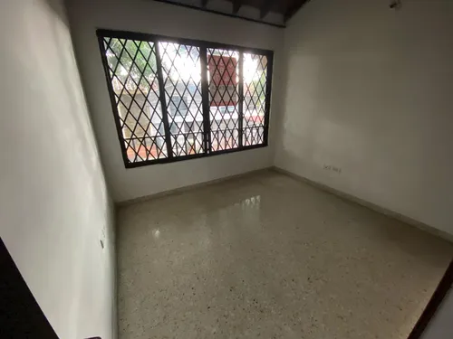 Alquiler De Apartaestudio En El Barrio Capri