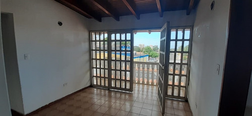 Imagen 5 de 9 de J.r En Venta Bella Quinta, Ubicada En La Av. Principal Campo Mar Puerto Piritu Cerca De Negocios, Playa, Liceo Naval J.a.a.