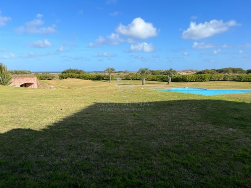 Imagen 29 de 30 de Muy Buen Apartamento En Manantiales Ubicado Frente A La Playa.