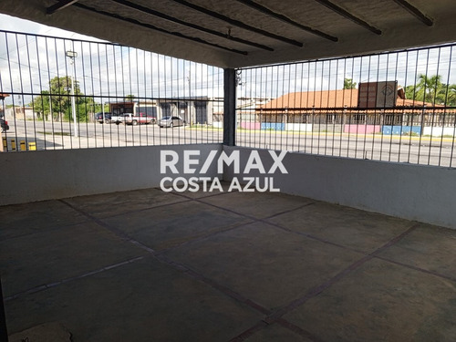 En Alquiler Local Comercial En Avenida Hugo Chavez De Tucacas