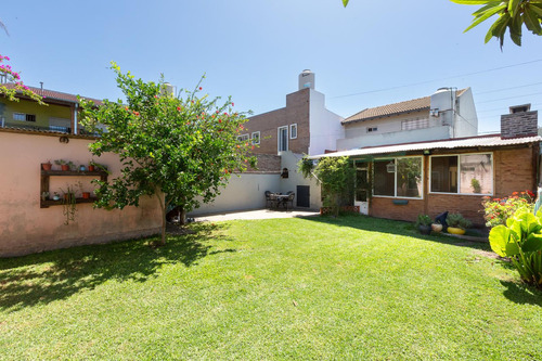 Casa 5 Amb Venta En Tesei Quincho Jardin Excelente