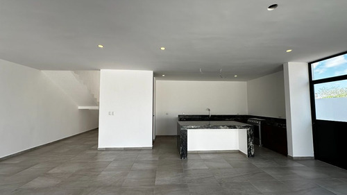 Casa En Venta En Privada Tamora, Conkal.