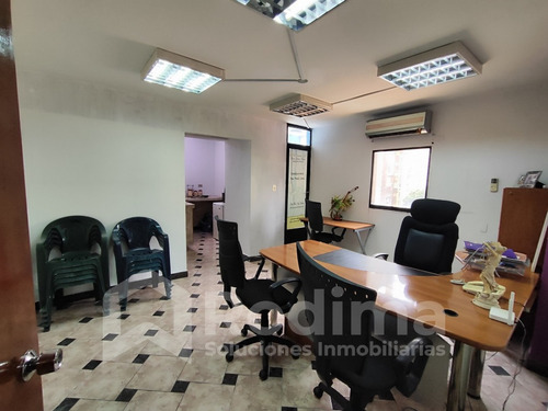 Oficina En Alquiler - Piso 5, Torre Capitolio, Calicanto, Maracay