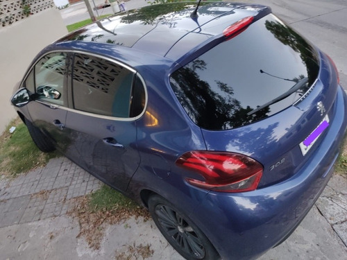 Peugeot 208 1.2 Turbo Francés