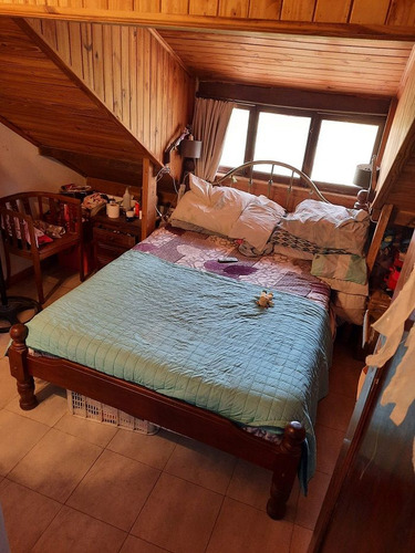 3 Casas En Una Frente A Plaza Y A Pasos De La Laguna. Apta Vivienda Y Dependencias Para Alquilar