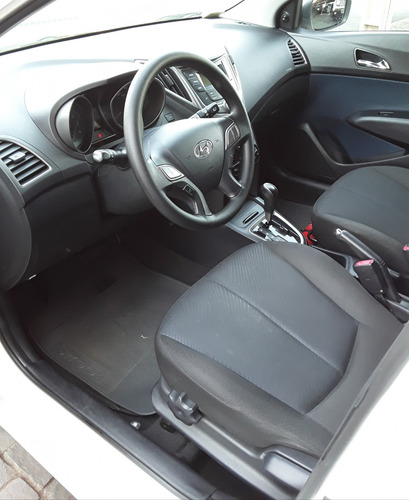Imagem 6 de 9 de Hyundai Hb20 Comfort Plus 1.6 Branco 2015