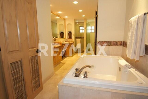 Villa La Estancia 1303 Cam. Viejo A San Jose Km.0.5 1303, Cabo San Lucas - Mls #22-159