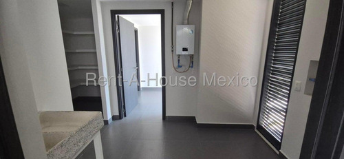 Departamento En Renta En Bosque Real, Huixquilucan Jl 25-3625.