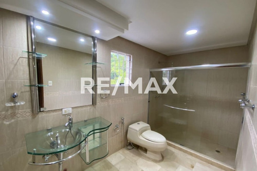 Imagen 5 de 8 de Casa Amoblada De Lujo En Venta De Oportunidad Con Financiamiento En Zona Norte Maracaibo