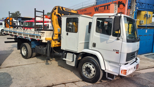 Mercedes Atron 1719 Modelo 2014 Com Munck