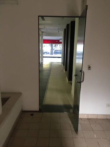 Imagen 9 de 23 de Local 200 Mts Con Patio Avenida Independencia