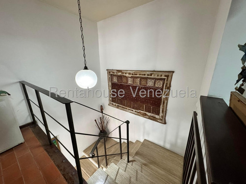 Apartamento Duplex En Venta - Urb. La Castellana.