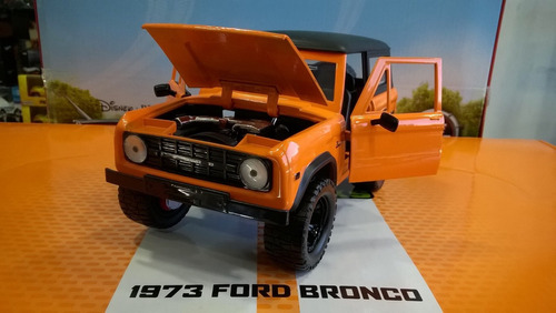 Ford Bronco Modelo 1973 Color Naranja Con Negro Escala 1/24