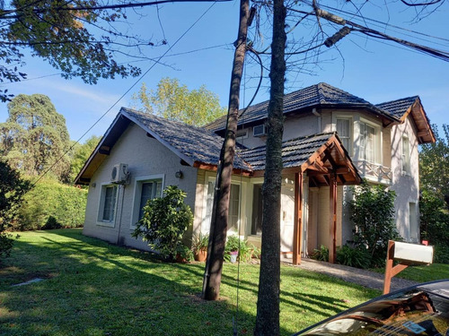 Casa - Mapuche C.c Lista Para Mudarse, 4 Dormitorios, Quincho Y Pileta.