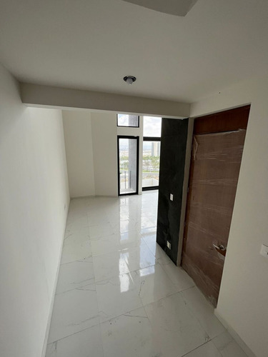 En Venta | Espectacular Casa En Privada Con Casa Club, Nuevo Refugio, Querétaro